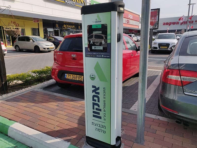 עמדת טעינה ציבורית