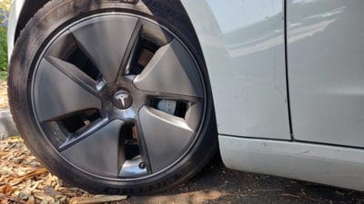 חוק המקרקעין לגבי עמדת טעינה לרכב חשמלי