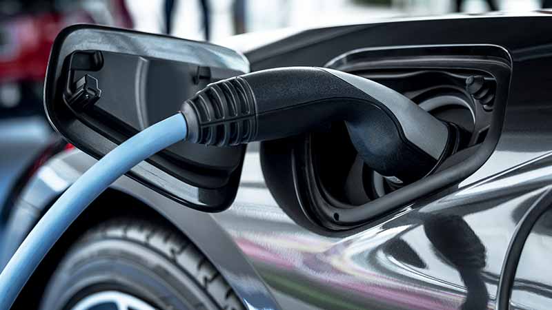 עמדת טעינה לרכב חשמלי בבניין משותף